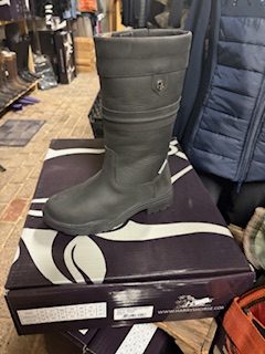 Zwarte waterdichte korte laars 42