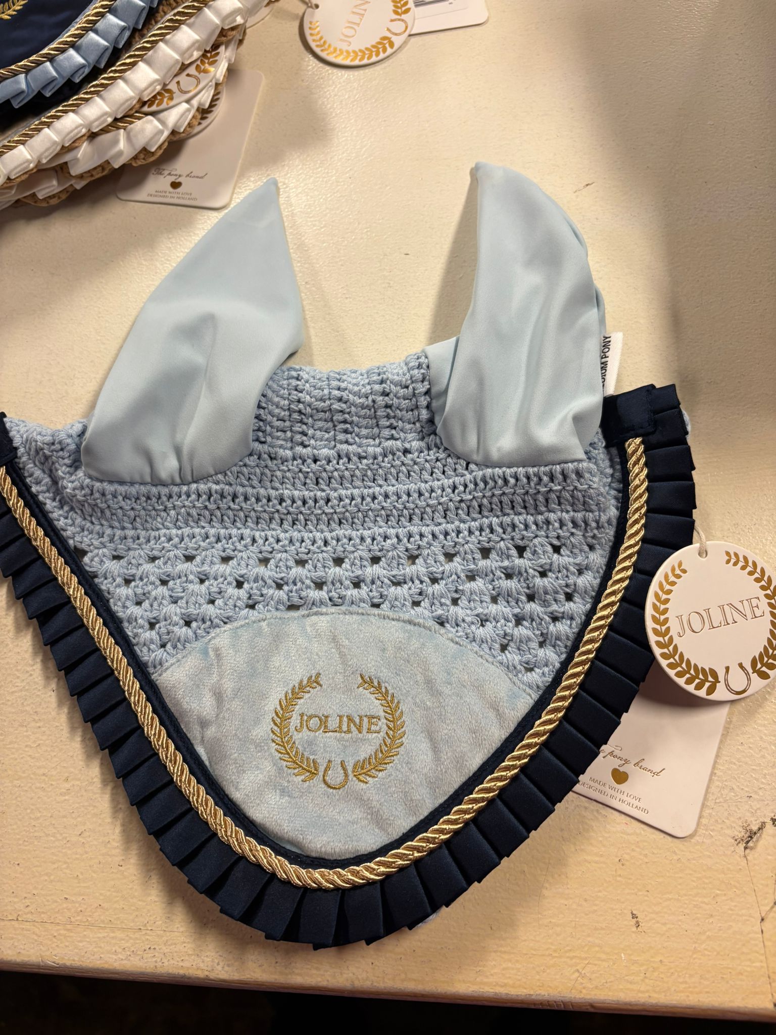 Oornetje_Joline_lichtblauw_pony