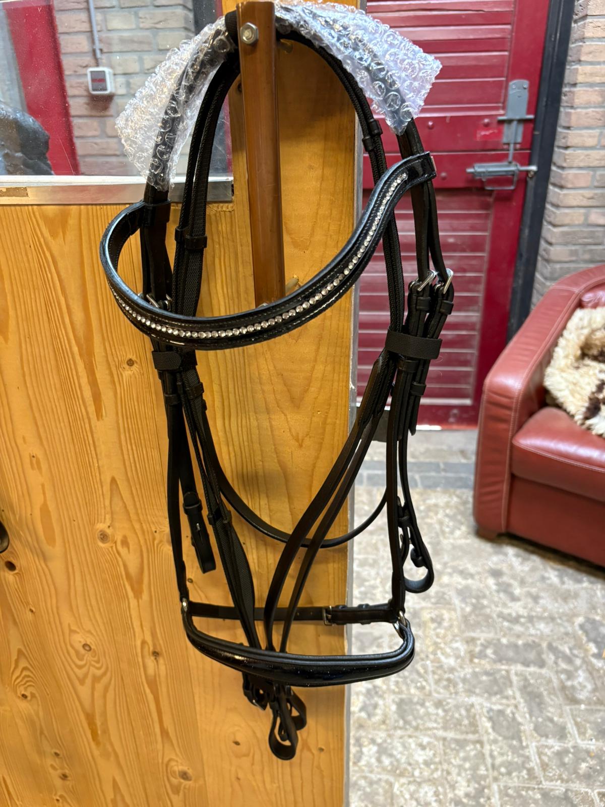 Hoofdstel_HG_lage_neusriem_lak_Full_zwart_1