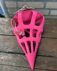 Hay slow feeder fun en flex carrot