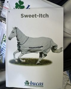 Bucas sweet itch maat 3.6