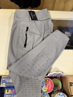 BR pull on chiseled stone 42